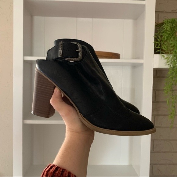 Dolce Vita Black Faux Leather Almond Toe Block Heel Ankle Buckle Mules - Picture 2 of 10